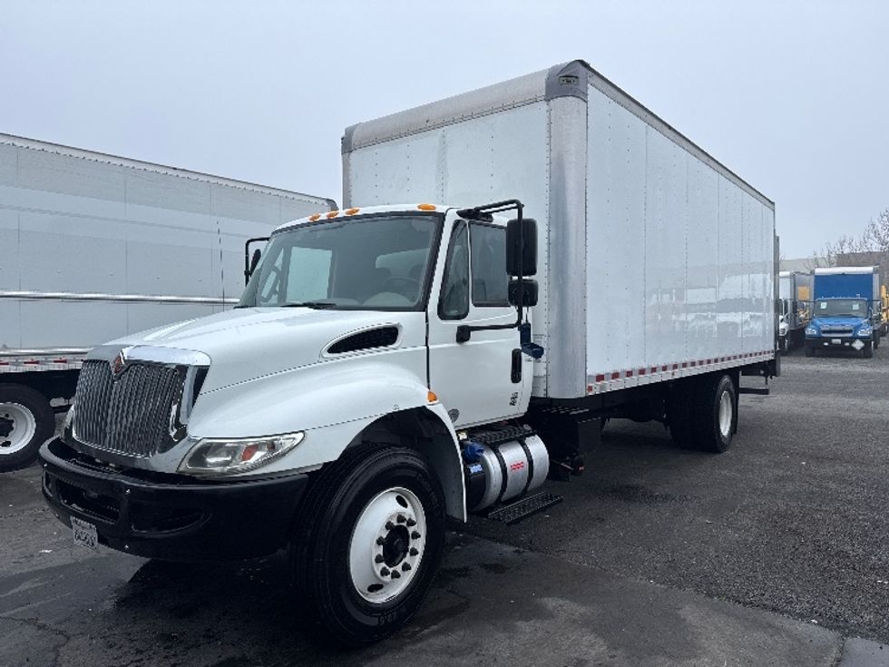 Medium Duty Box Truck-Light and Medium Duty Trucks-International-2016-4300-West Sacramento-CA-102,171\n\t\tmiles-$ 47,000 - Image 3