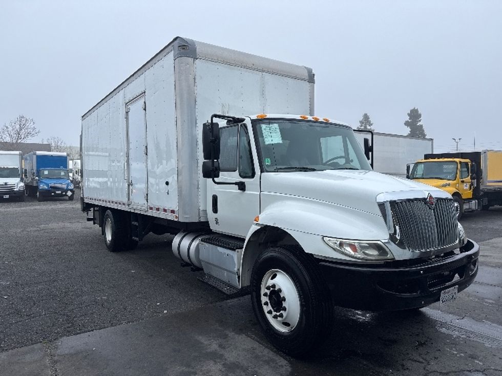 Medium Duty Box Truck-Light and Medium Duty Trucks-International-2016-4300-West Sacramento-CA-102,171\n\t\tmiles-$ 47,000 - Image 1