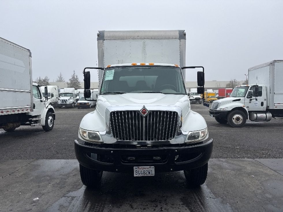 Medium Duty Box Truck-Light and Medium Duty Trucks-International-2016-4300-West Sacramento-CA-102,171\n\t\tmiles-$ 47,000 - Image 2