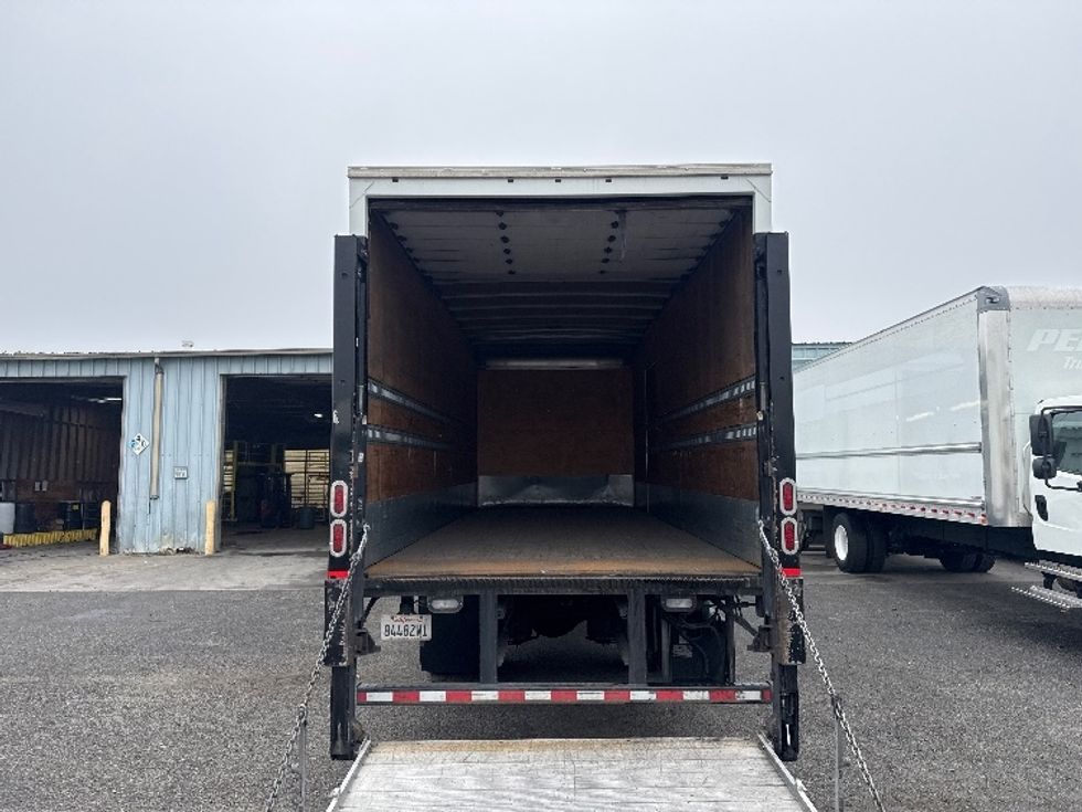 Medium Duty Box Truck-Light and Medium Duty Trucks-International-2016-4300-West Sacramento-CA-102,171\n\t\tmiles-$ 47,000 - Image 8