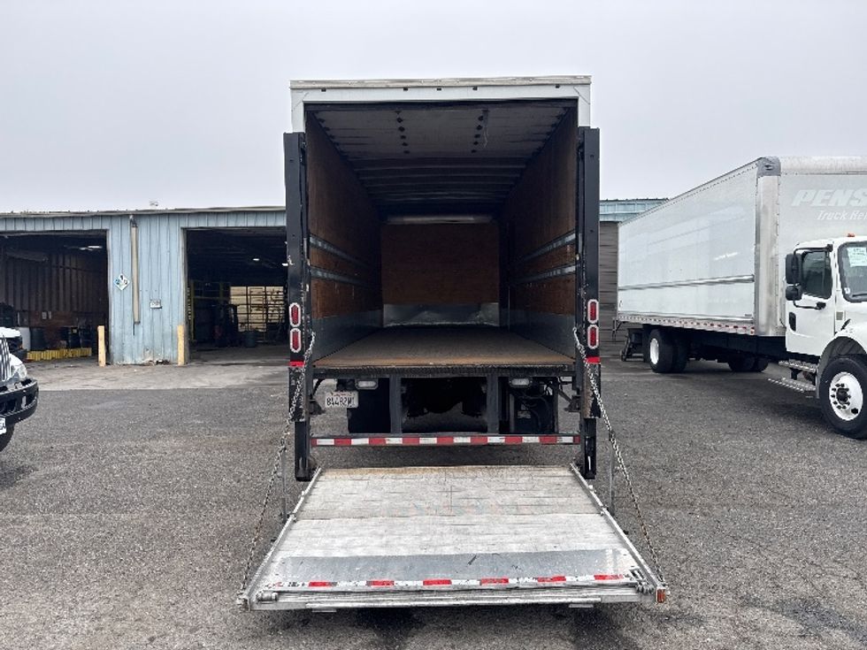 Medium Duty Box Truck-Light and Medium Duty Trucks-International-2016-4300-West Sacramento-CA-102,171\n\t\tmiles-$ 47,000 - Image 9