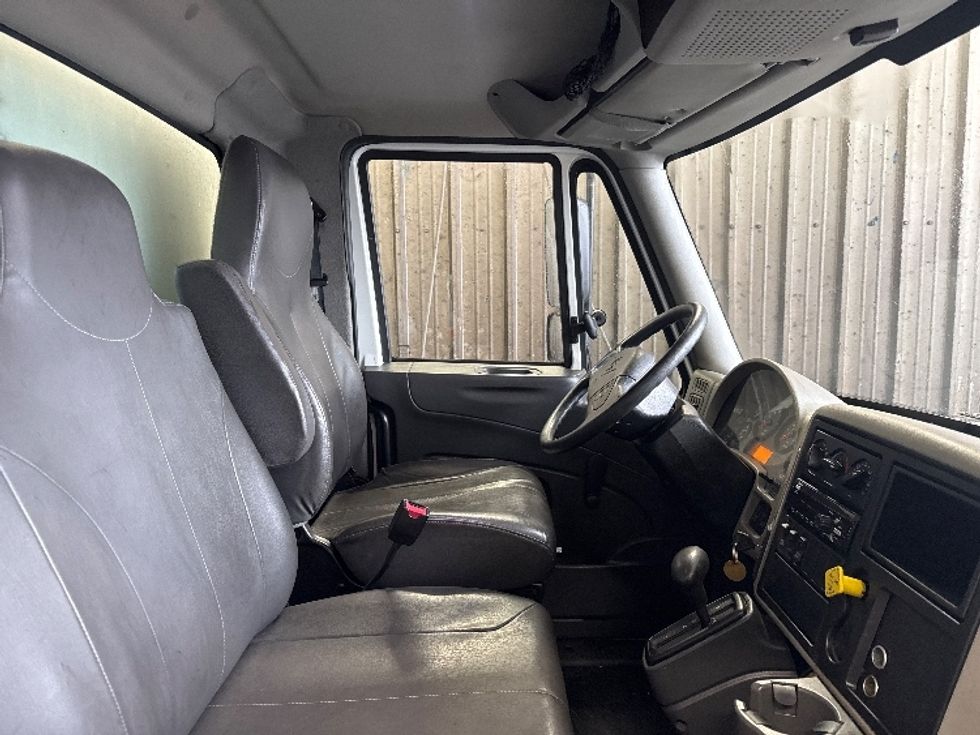 Medium Duty Box Truck-Light and Medium Duty Trucks-International-2016-4300-West Sacramento-CA-102,171\n\t\tmiles-$ 47,000 - Image 18