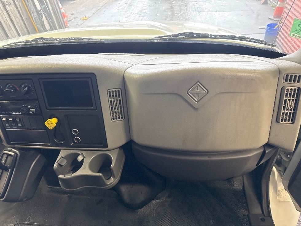 Medium Duty Box Truck-Light and Medium Duty Trucks-International-2016-4300-West Sacramento-CA-102,171\n\t\tmiles-$ 47,000 - Image 17