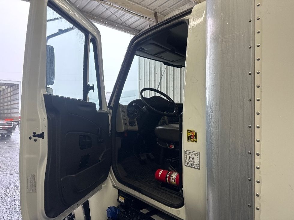 Medium Duty Box Truck-Light and Medium Duty Trucks-International-2016-4300-West Sacramento-CA-102,171\n\t\tmiles-$ 47,000 - Image 23