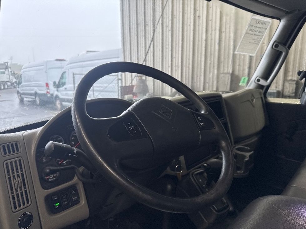 Medium Duty Box Truck-Light and Medium Duty Trucks-International-2016-4300-West Sacramento-CA-102,171\n\t\tmiles-$ 47,000 - Image 24