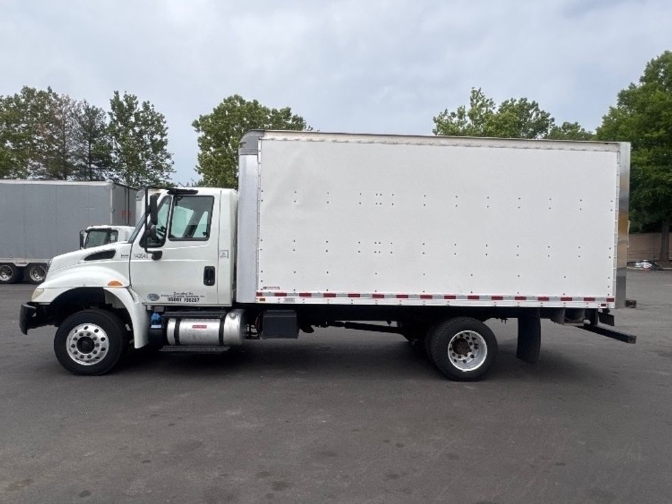 Medium Duty Box Truck-Light and Medium Duty Trucks-International-2016-4300LP-Capitol Heights-MD-73,507\n\t\tmiles-$ 38,500 - Image 4