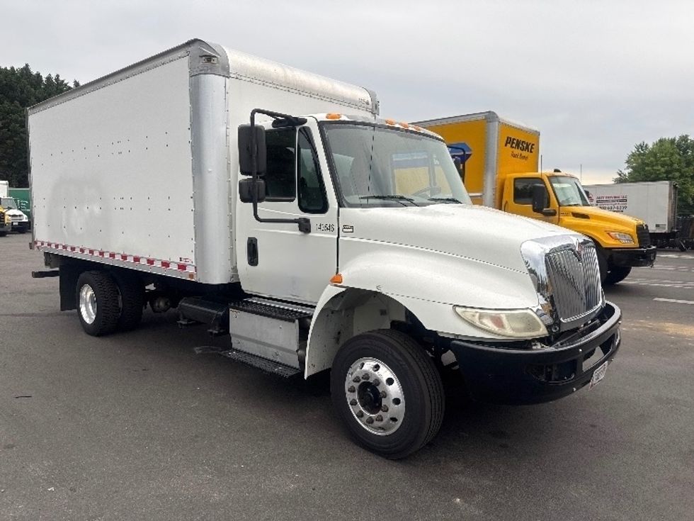 Medium Duty Box Truck-Light and Medium Duty Trucks-International-2016-4300LP-Capitol Heights-MD-73,507\n\t\tmiles-$ 38,500 - Image 1