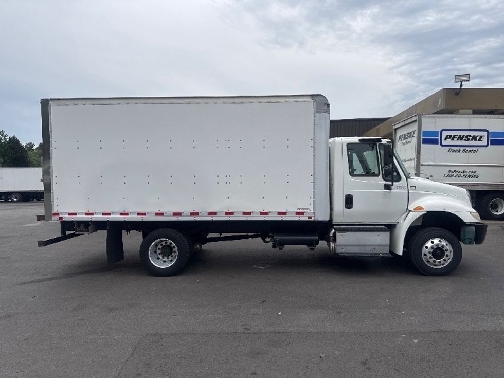 Medium Duty Box Truck-Light and Medium Duty Trucks-International-2016-4300LP-Capitol Heights-MD-73,507\n\t\tmiles-$ 38,500 - Image 15
