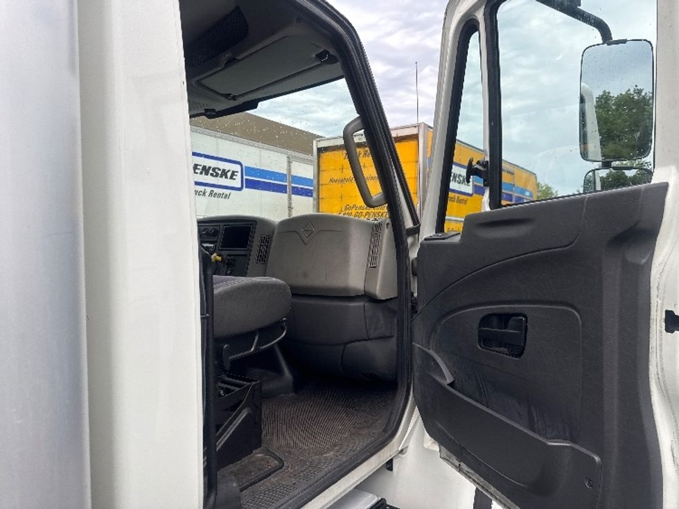 Medium Duty Box Truck-Light and Medium Duty Trucks-International-2016-4300LP-Capitol Heights-MD-73,507\n\t\tmiles-$ 38,500 - Image 20