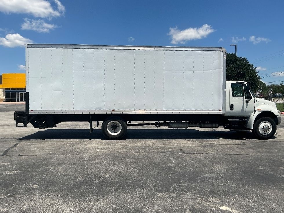 Medium Duty Box Truck-Light and Medium Duty Trucks-International-2017-4300-Austin-TX-215,835\n\t\tmiles-$ 10,000 - Image 13