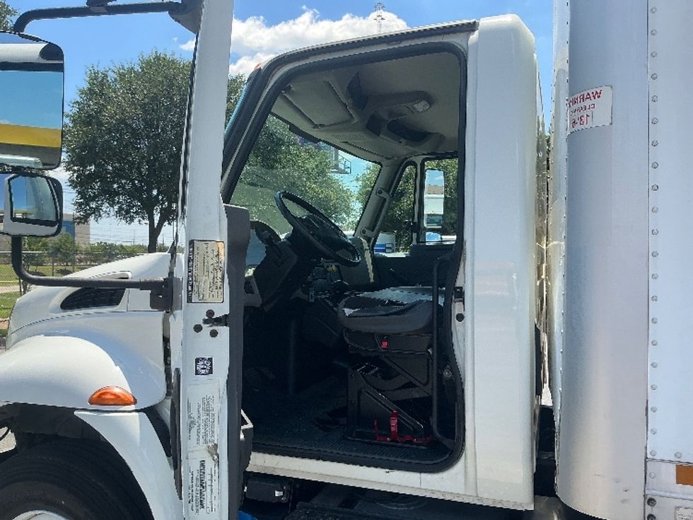 Medium Duty Box Truck-Light and Medium Duty Trucks-International-2017-4300-Austin-TX-215,835\n\t\tmiles-$ 10,000 - Image 15
