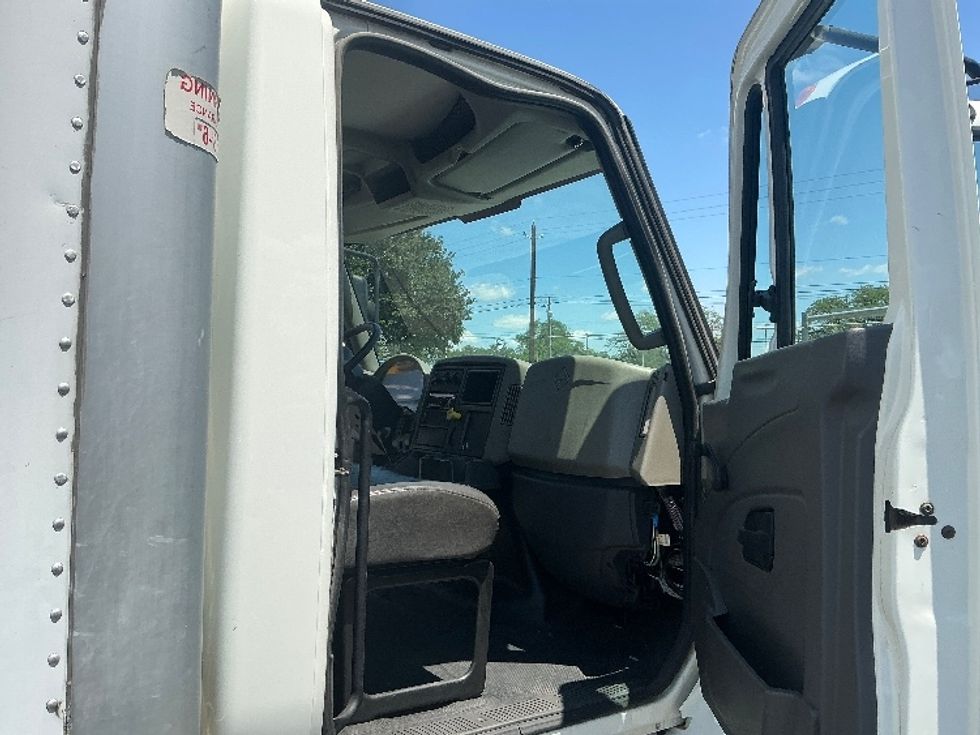 Medium Duty Box Truck-Light and Medium Duty Trucks-International-2017-4300-Austin-TX-215,835\n\t\tmiles-$ 10,000 - Image 19