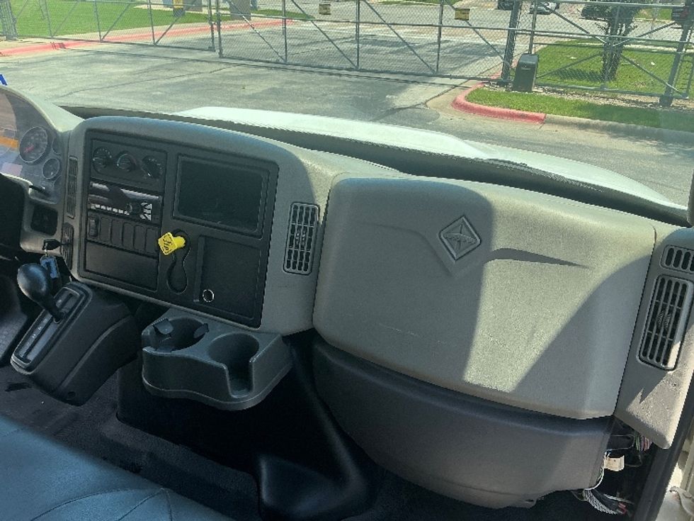 Medium Duty Box Truck-Light and Medium Duty Trucks-International-2017-4300-Austin-TX-215,835\n\t\tmiles-$ 10,000 - Image 20