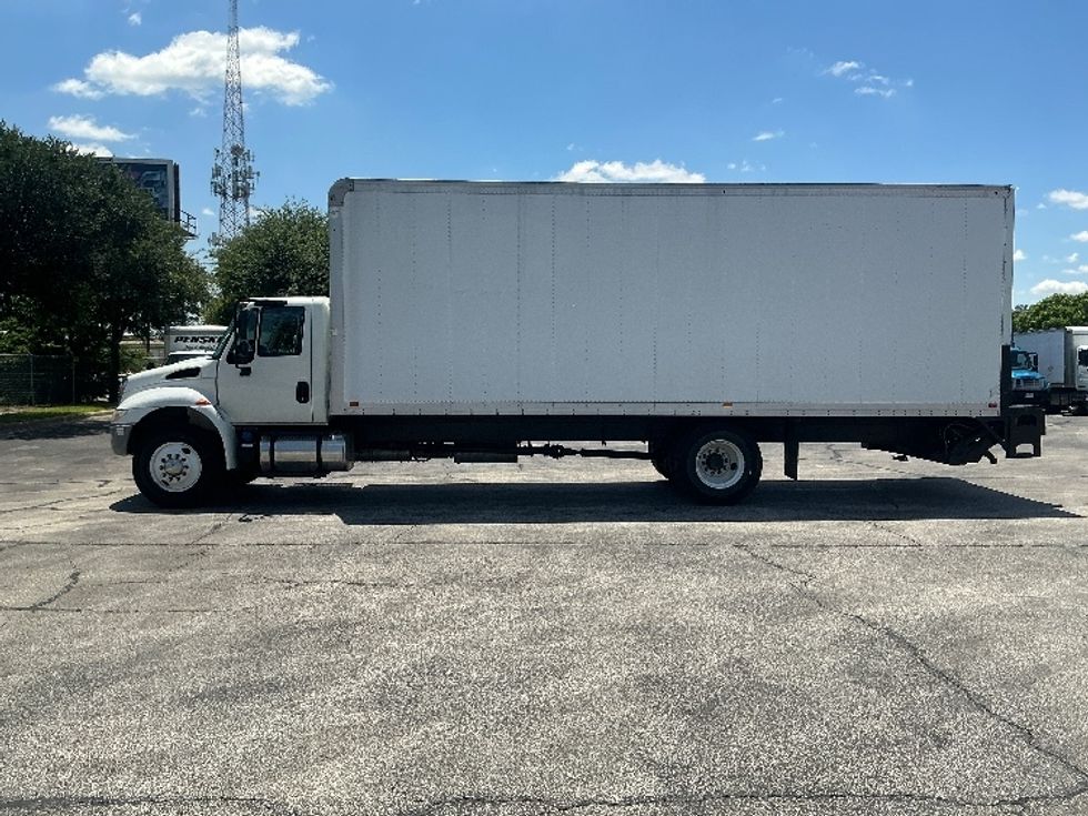 Medium Duty Box Truck-Light and Medium Duty Trucks-International-2017-4300-Austin-TX-215,835\n\t\tmiles-$ 10,000 - Image 4