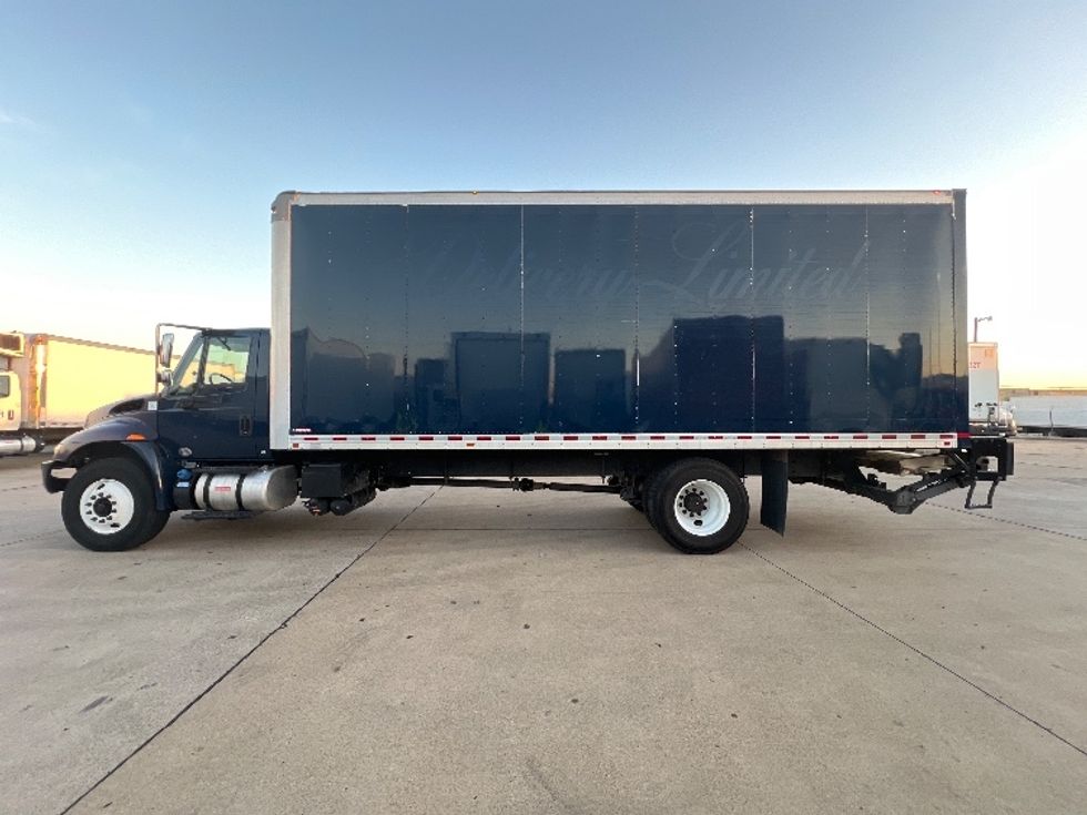 2017 International 4300 Medium Duty Box Truck