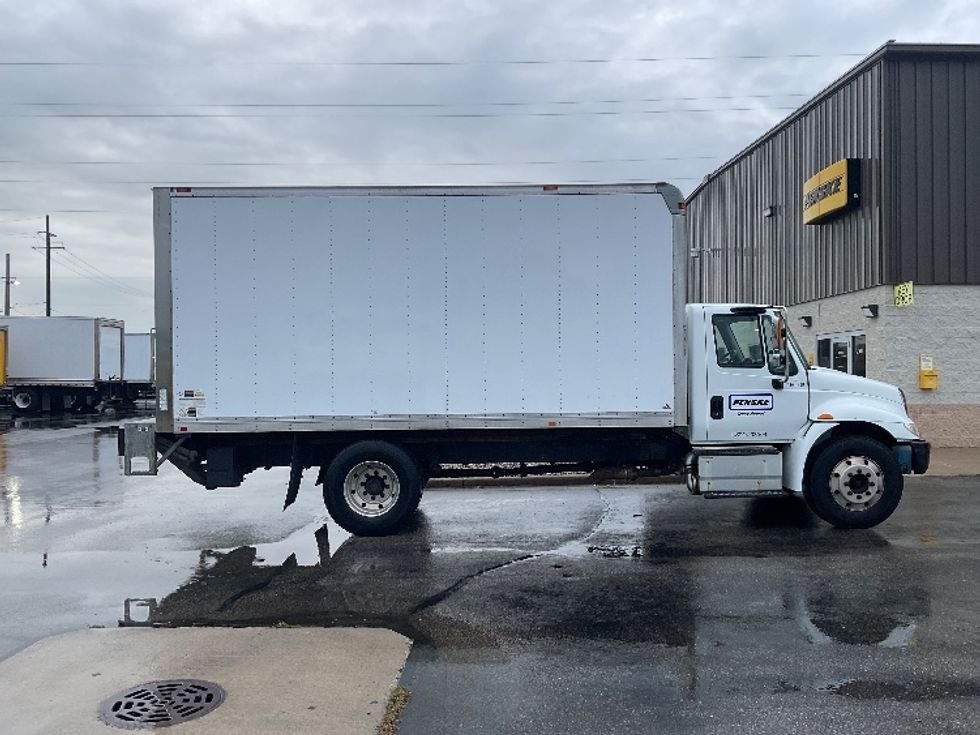 Medium Duty Box Truck-Light and Medium Duty Trucks-International-2017-4300-Milwaukee-WI-96,409\n\t\tmiles-$ 39,750 - Image 15