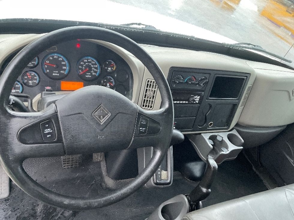Medium Duty Box Truck-Light and Medium Duty Trucks-International-2017-4300-Milwaukee-WI-96,409\n\t\tmiles-$ 39,750 - Image 18