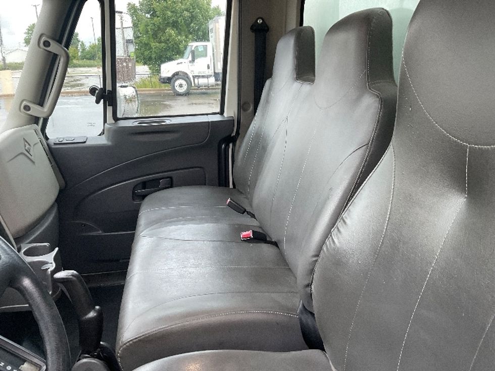 Medium Duty Box Truck-Light and Medium Duty Trucks-International-2017-4300-Milwaukee-WI-96,409\n\t\tmiles-$ 39,750 - Image 19