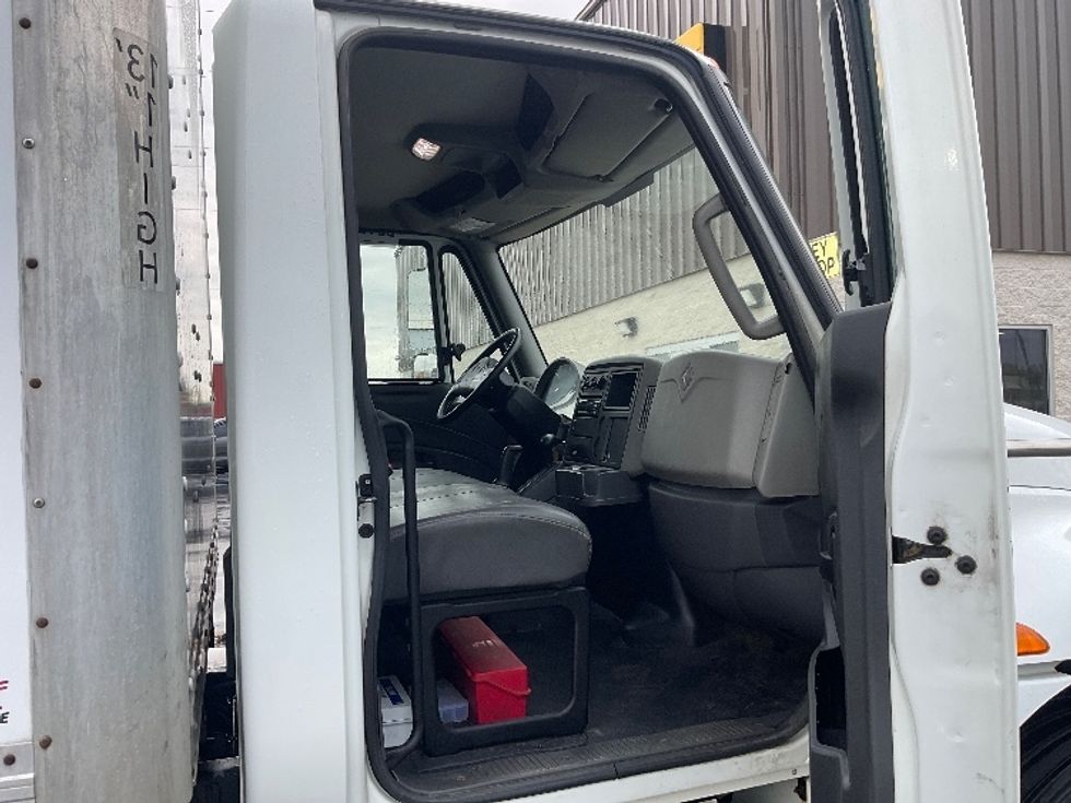 Medium Duty Box Truck-Light and Medium Duty Trucks-International-2017-4300-Milwaukee-WI-96,409\n\t\tmiles-$ 39,750 - Image 20