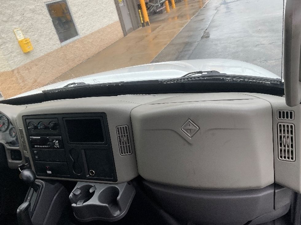 Medium Duty Box Truck-Light and Medium Duty Trucks-International-2017-4300-Milwaukee-WI-96,409\n\t\tmiles-$ 39,750 - Image 21
