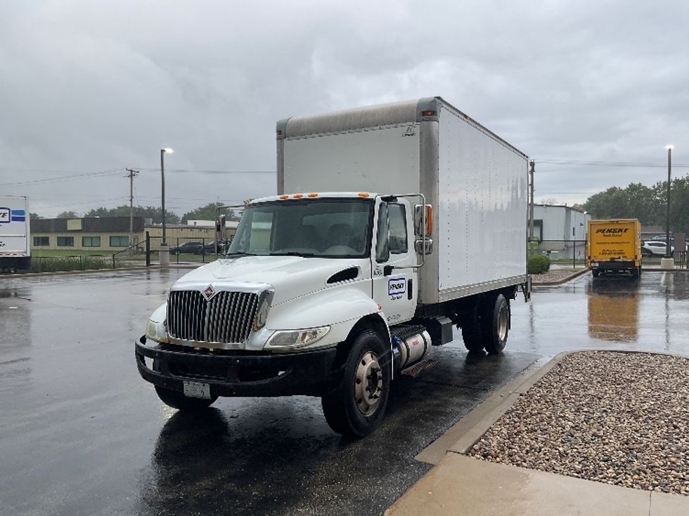 Medium Duty Box Truck-Light and Medium Duty Trucks-International-2017-4300-Milwaukee-WI-96,409\n\t\tmiles-$ 39,750 - Image 3
