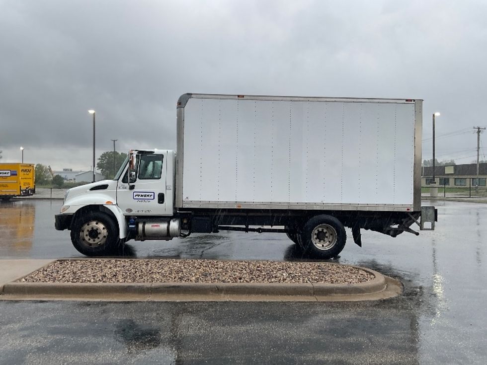 Medium Duty Box Truck-Light and Medium Duty Trucks-International-2017-4300-Milwaukee-WI-96,409\n\t\tmiles-$ 39,750 - Image 4