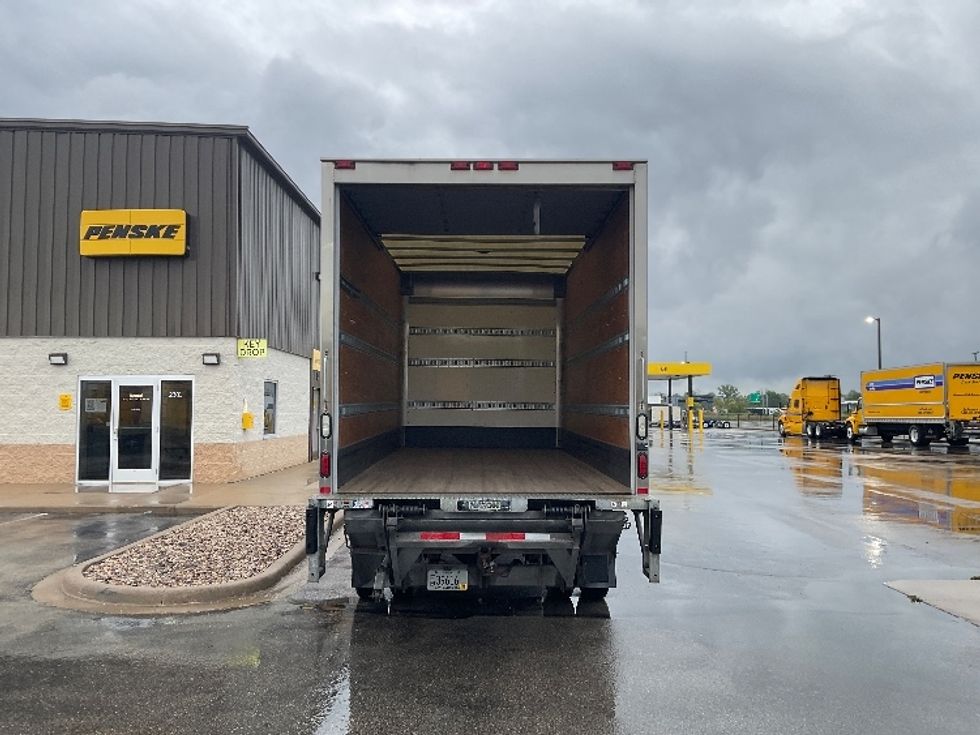 Medium Duty Box Truck-Light and Medium Duty Trucks-International-2017-4300-Milwaukee-WI-96,409\n\t\tmiles-$ 39,750 - Image 8