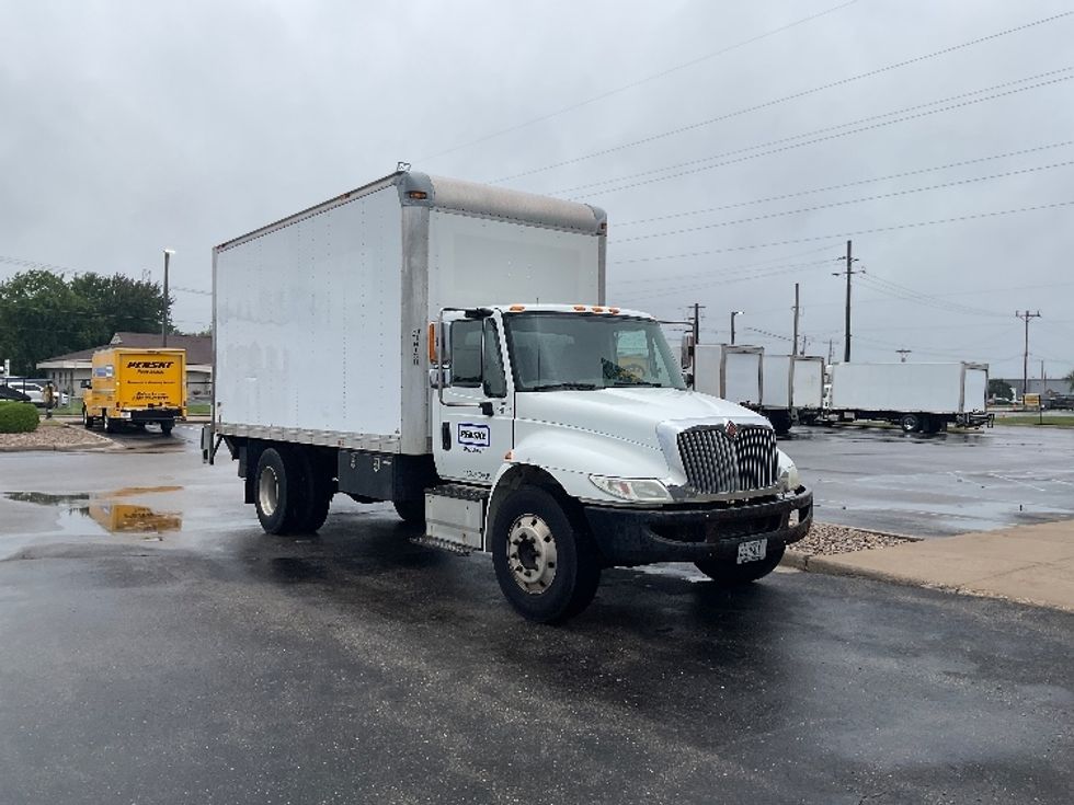 Medium Duty Box Truck-Light and Medium Duty Trucks-International-2017-4300-Milwaukee-WI-97,810\n\t\tmiles-$ 39,750 - Image 1