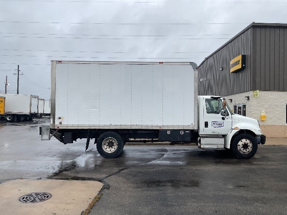 Medium Duty Box Truck-Light and Medium Duty Trucks-International-2017-4300-Milwaukee-WI-97,810\n\t\tmiles-$ 39,750 - Image 15