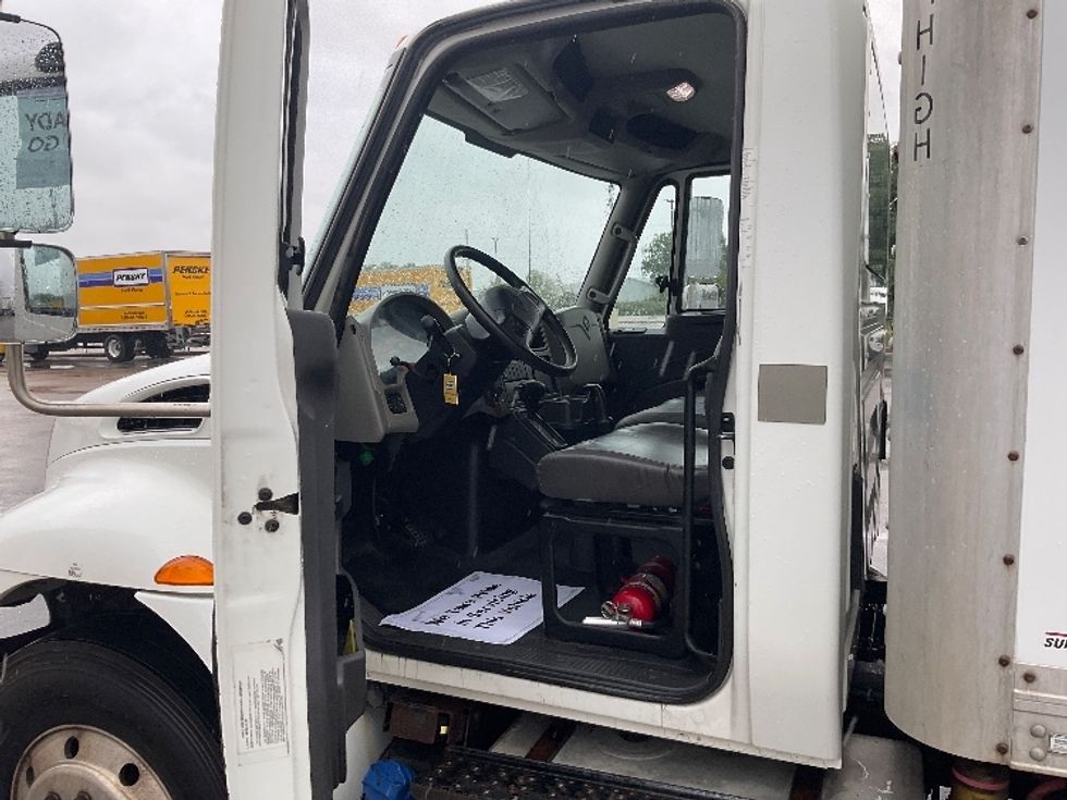 Medium Duty Box Truck-Light and Medium Duty Trucks-International-2017-4300-Milwaukee-WI-97,810\n\t\tmiles-$ 39,750 - Image 16