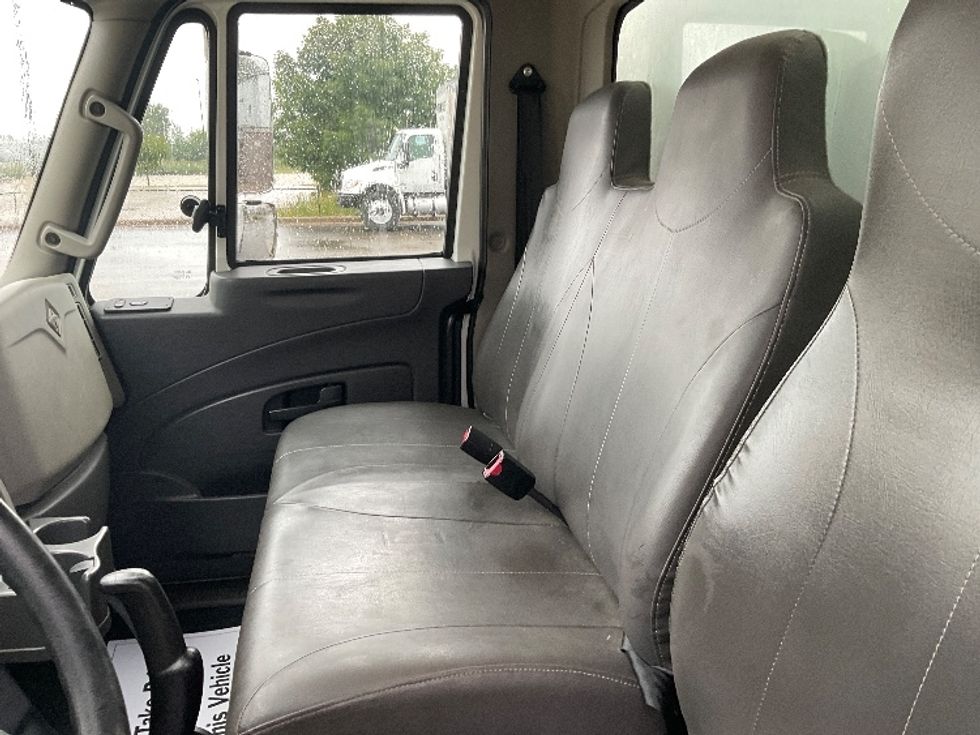 Medium Duty Box Truck-Light and Medium Duty Trucks-International-2017-4300-Milwaukee-WI-97,810\n\t\tmiles-$ 39,750 - Image 19