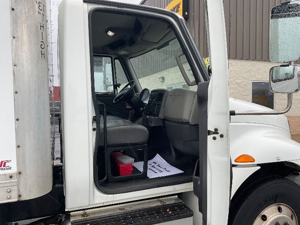 Medium Duty Box Truck-Light and Medium Duty Trucks-International-2017-4300-Milwaukee-WI-97,810\n\t\tmiles-$ 39,750 - Image 20