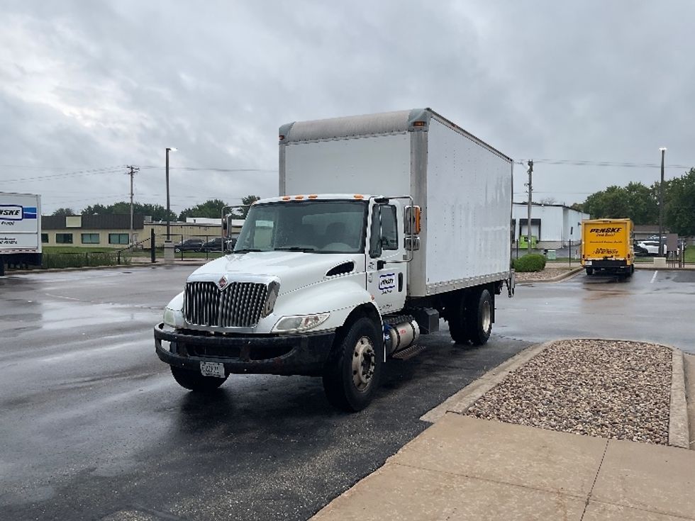 Medium Duty Box Truck-Light and Medium Duty Trucks-International-2017-4300-Milwaukee-WI-97,810\n\t\tmiles-$ 39,750 - Image 3