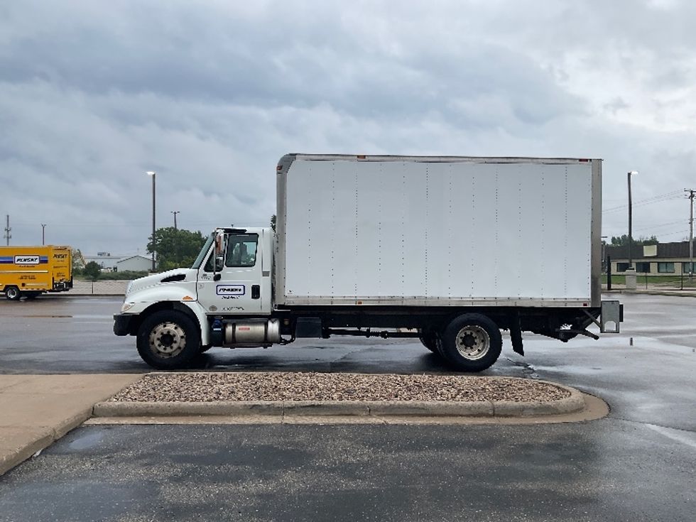 Medium Duty Box Truck-Light and Medium Duty Trucks-International-2017-4300-Milwaukee-WI-97,810\n\t\tmiles-$ 39,750 - Image 4