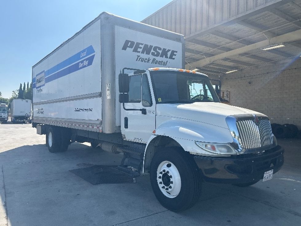 Medium Duty Box Truck-Light and Medium Duty Trucks-International-2017-4300-Torrance-CA-298,631\n\t\tmiles-$ 21,750 - Image 1