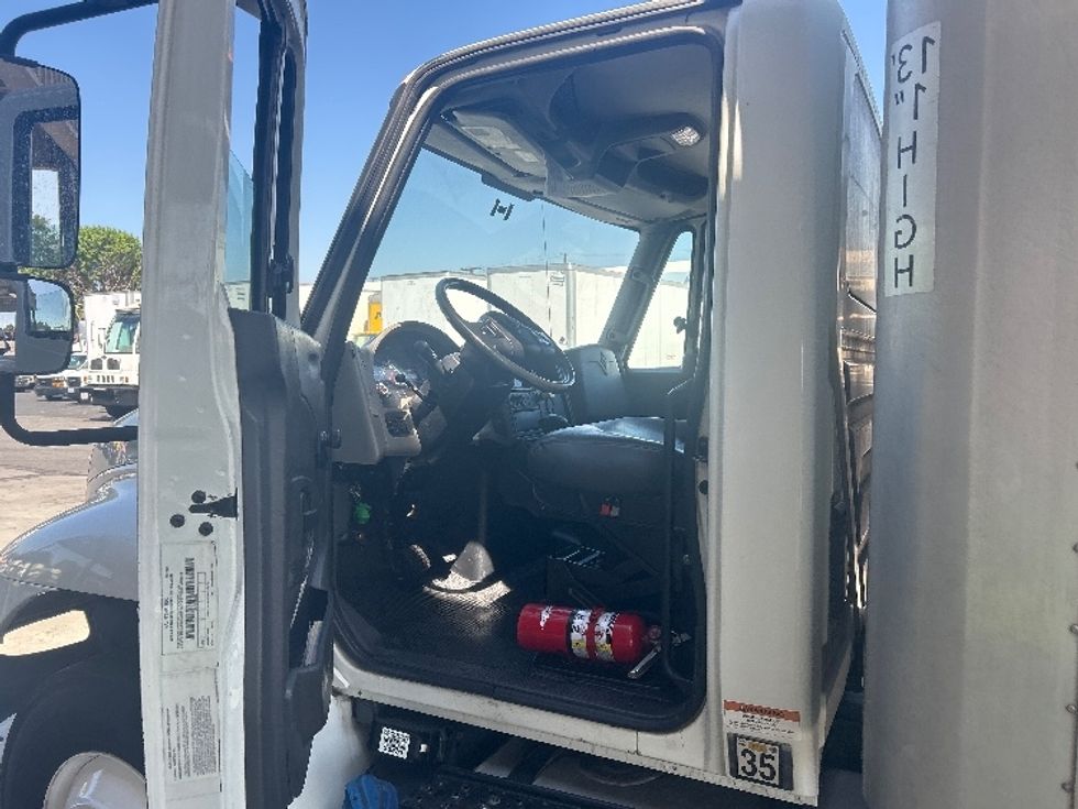 Medium Duty Box Truck-Light and Medium Duty Trucks-International-2017-4300-Torrance-CA-298,631\n\t\tmiles-$ 21,750 - Image 16