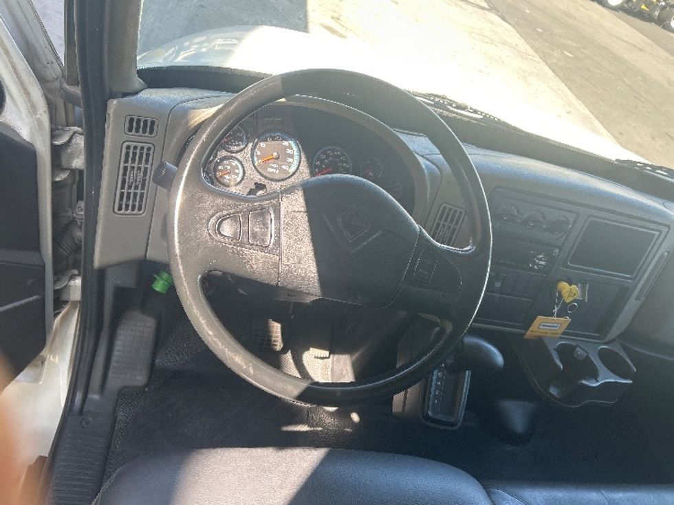 Medium Duty Box Truck-Light and Medium Duty Trucks-International-2017-4300-Torrance-CA-298,631\n\t\tmiles-$ 21,750 - Image 17