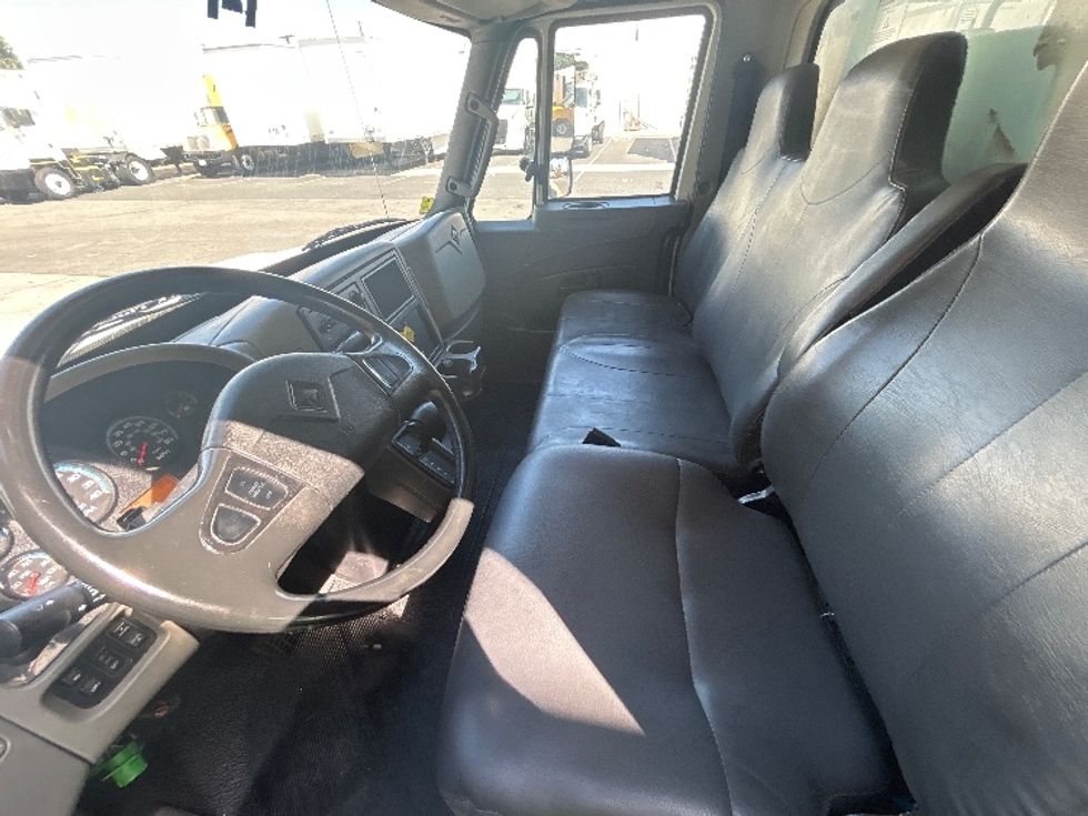 Medium Duty Box Truck-Light and Medium Duty Trucks-International-2017-4300-Torrance-CA-298,631\n\t\tmiles-$ 21,750 - Image 19