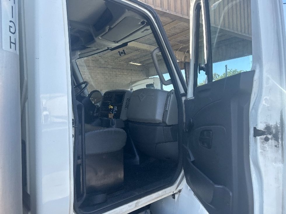 Medium Duty Box Truck-Light and Medium Duty Trucks-International-2017-4300-Torrance-CA-298,631\n\t\tmiles-$ 21,750 - Image 20