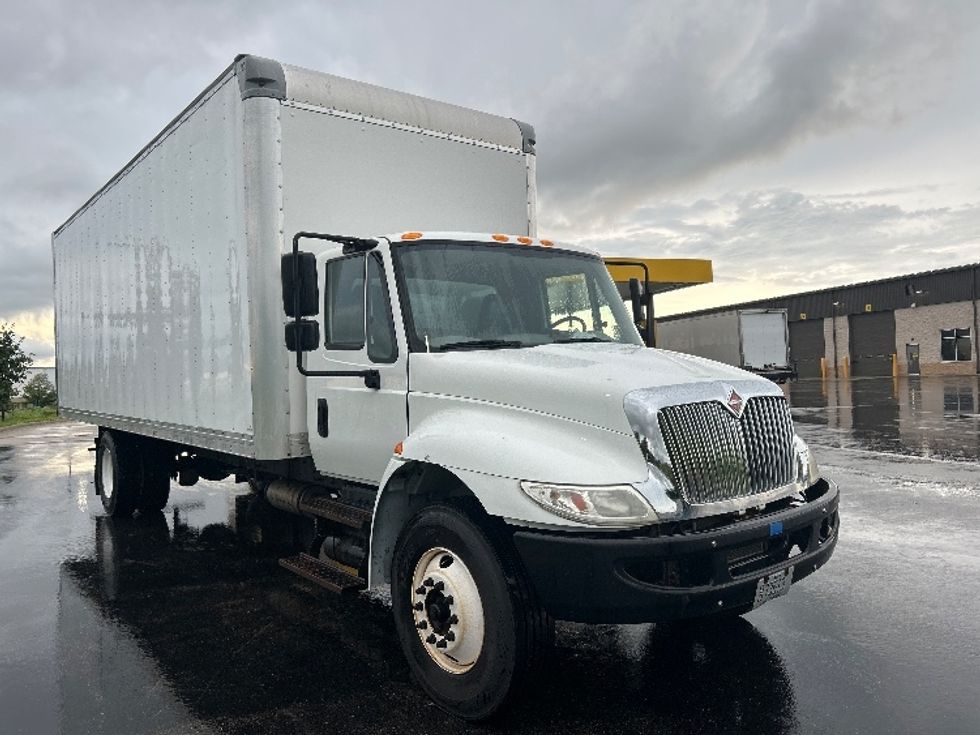 Medium Duty Box Truck-Light and Medium Duty Trucks-International-2017-4300-Windsor-WI-86,357\n\t\tmiles-$ 44,250 - Image 1
