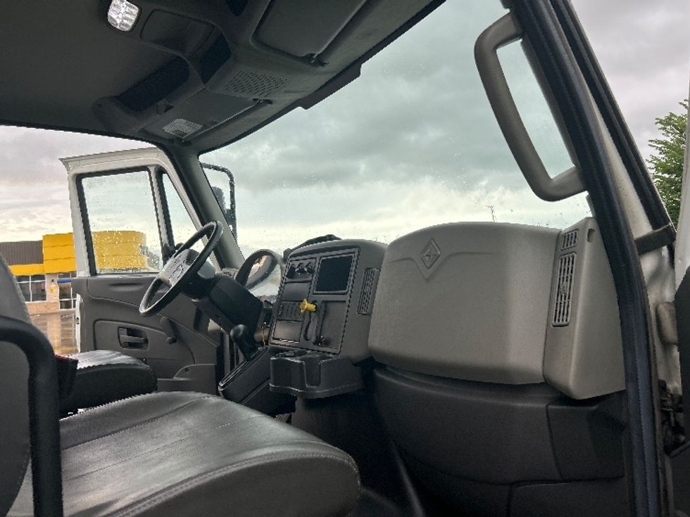 Medium Duty Box Truck-Light and Medium Duty Trucks-International-2017-4300-Windsor-WI-86,357\n\t\tmiles-$ 44,250 - Image 19