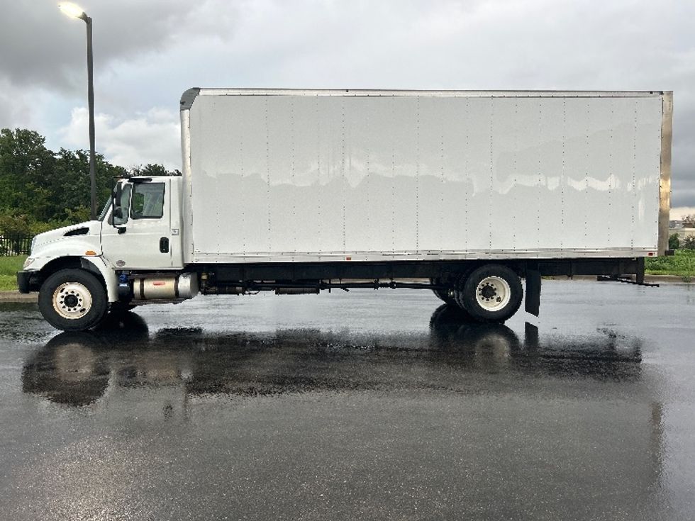Medium Duty Box Truck-Light and Medium Duty Trucks-International-2017-4300-Windsor-WI-86,357\n\t\tmiles-$ 44,250 - Image 4