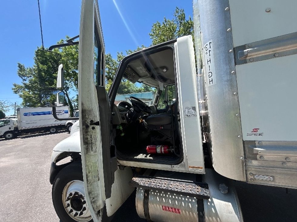 Medium Duty Box Truck-Light and Medium Duty Trucks-International-2018-4300-Baltimore-MD-241,334\n\t\tmiles-$ 34,000 - Image 12