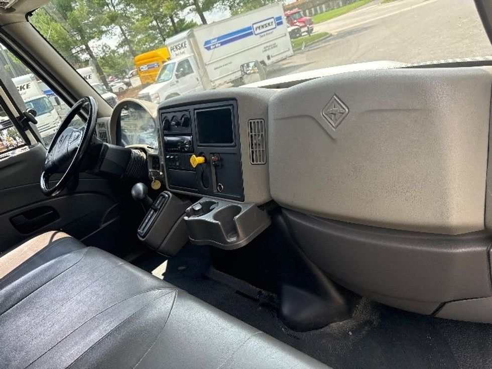 Medium Duty Box Truck-Light and Medium Duty Trucks-International-2018-4300-Baltimore-MD-241,334\n\t\tmiles-$ 34,000 - Image 17