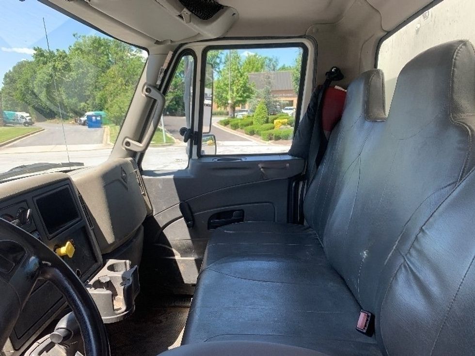 Medium Duty Box Truck-Light and Medium Duty Trucks-International-2018-4300-Baltimore-MD-241,334\n\t\tmiles-$ 34,000 - Image 18
