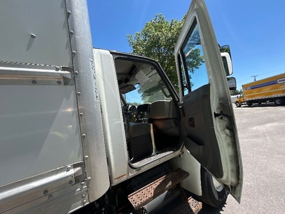 Medium Duty Box Truck-Light and Medium Duty Trucks-International-2018-4300-Baltimore-MD-241,334\n\t\tmiles-$ 34,000 - Image 19