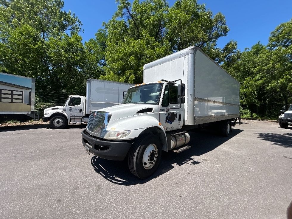 Medium Duty Box Truck-Light and Medium Duty Trucks-International-2018-4300-Baltimore-MD-241,334\n\t\tmiles-$ 34,000 - Image 3