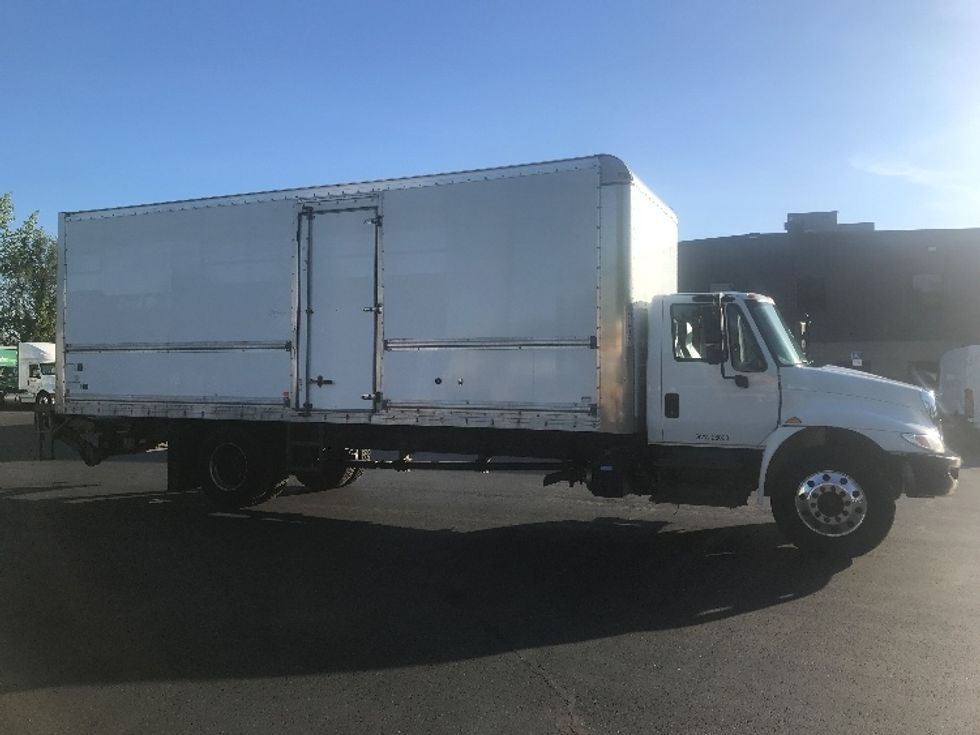 Medium Duty Box Truck-Light and Medium Duty Trucks-International-2018-4300-Bensalem-PA-174,877\n\t\tmiles-$ 48,000 - Image 15