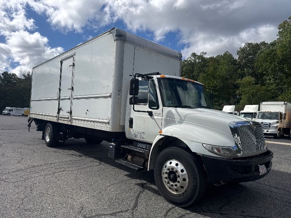 Medium Duty Box Truck-Light and Medium Duty Trucks-International-2018-4300-Braintree-MA-280,435\n\t\tmiles-$ 33,500 - Image 1