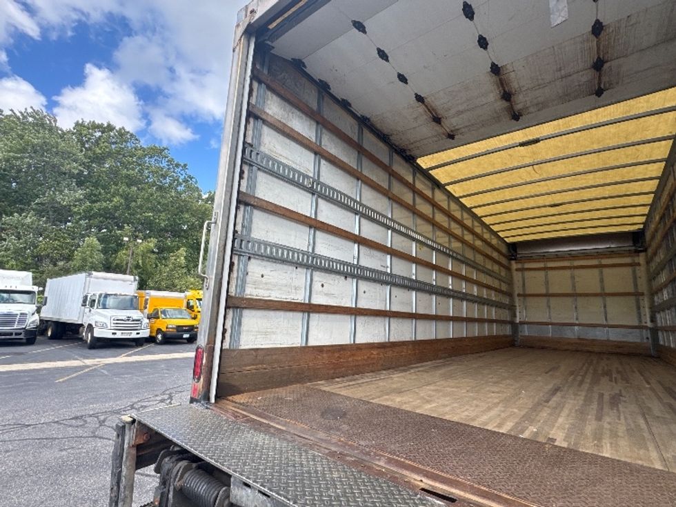 Medium Duty Box Truck-Light and Medium Duty Trucks-International-2018-4300-Braintree-MA-280,435\n\t\tmiles-$ 33,500 - Image 11